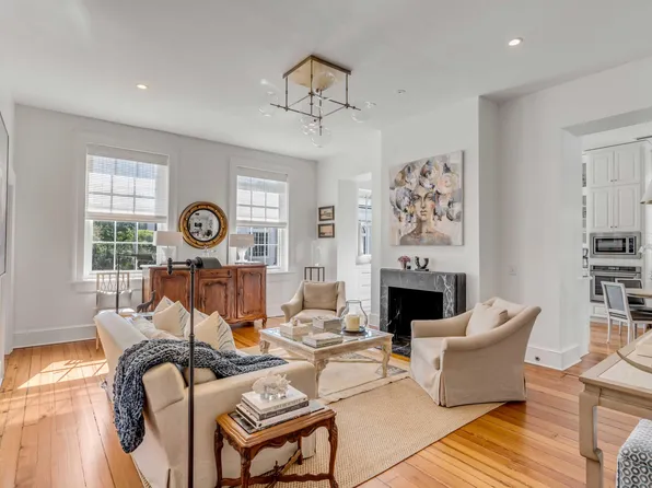 169 King St APT 102, Charleston, SC 29401