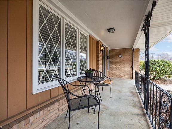 3rd image of 1518 Sherwood Dr