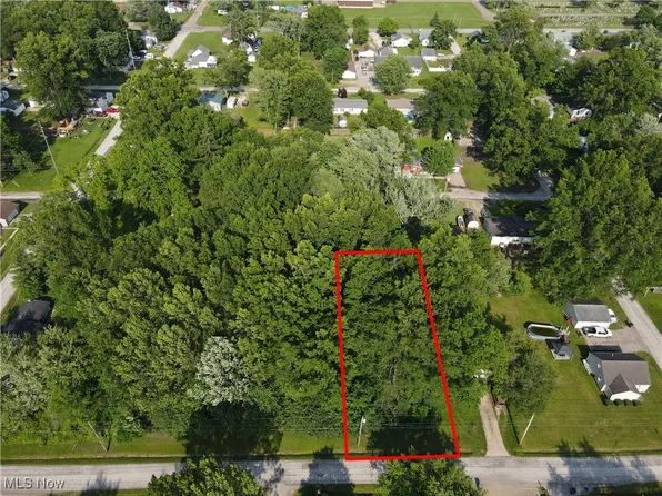 Meadowbrook Ave NE, Alliance, OH 44601