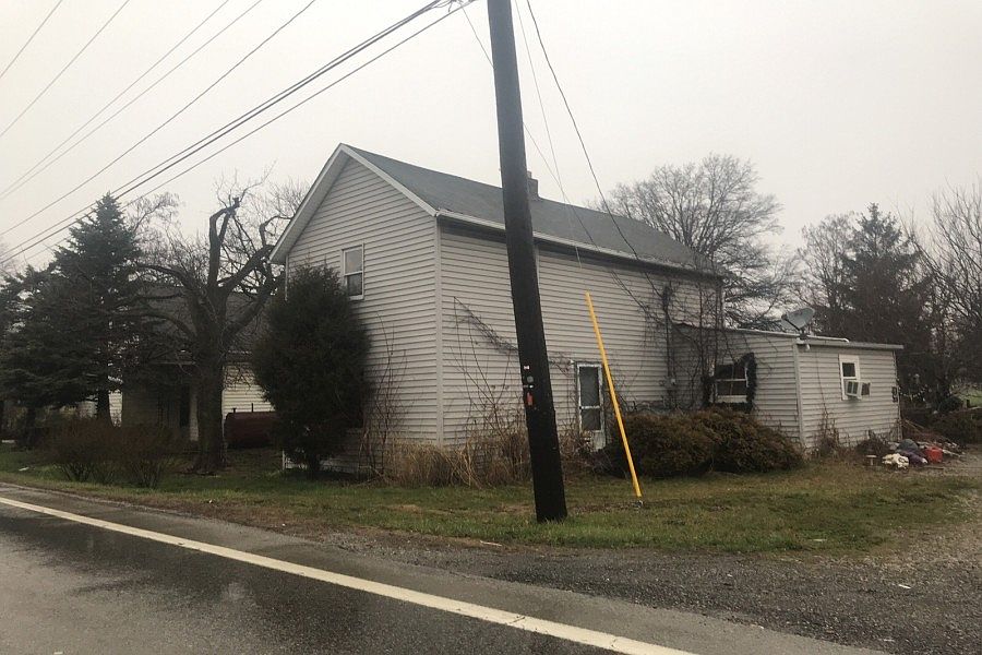 2nd image of 4572 London Groveport Rd