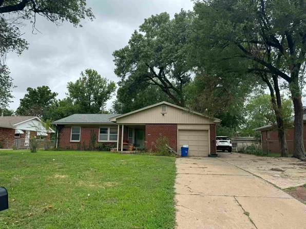 841 N Country Acres Ave, Wichita, KS 67212