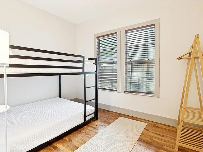 2723 Sharon St — Photo 18