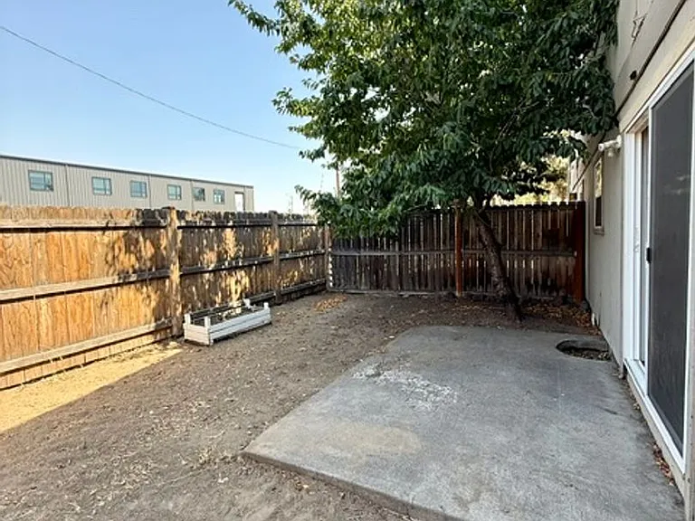 694 SE Centennial St — Photo 6