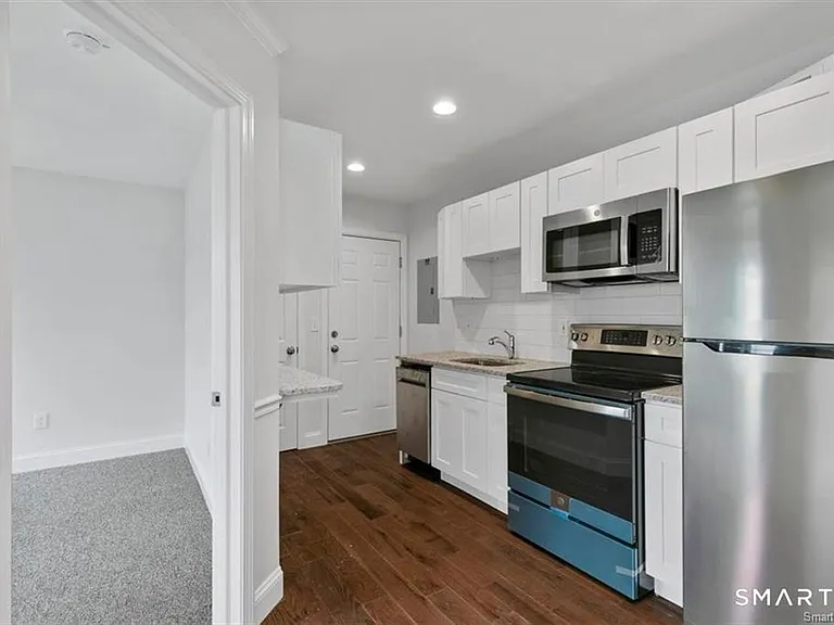 1091 Whalley Ave #B — Photo 4