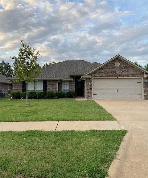 8621 Gracie Ln — Photo 1