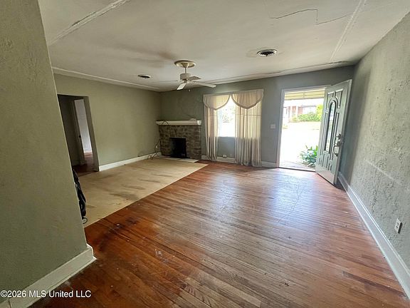 4th image of 2531 Bryn Mawr Ave