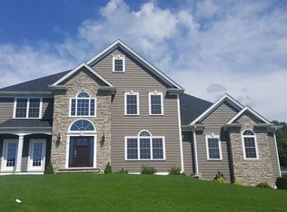 13 Medalist Dr, Rehoboth, MA 02769