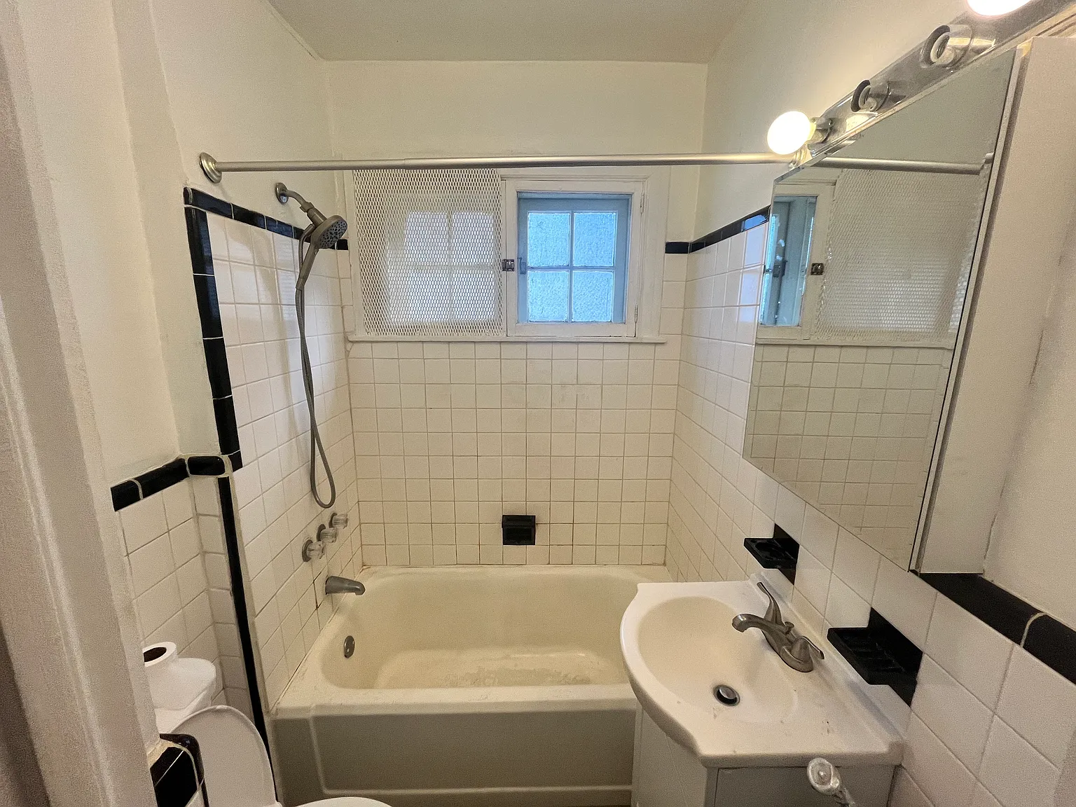 1 bed, $900 — Photo 3