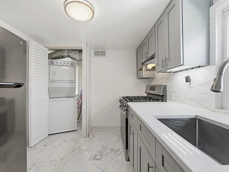 76 Schuyler Ave #2 — Photo 7