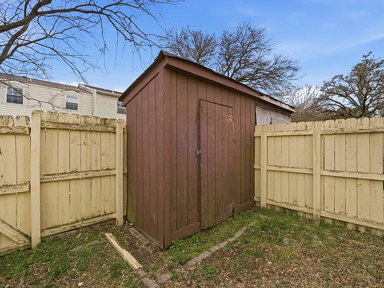 102 Tyburn Ct — Photo 17
