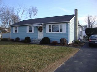 8 Meadow Ln, Palmer, MA 01069