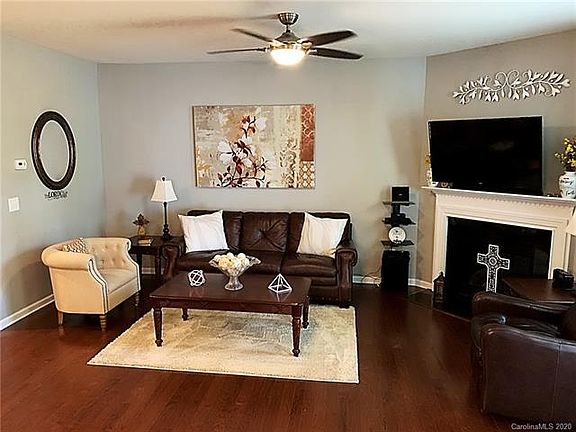 3rd image of 7047 Woodsbay Ln