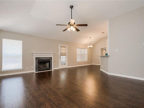 5th image of 2122 Millwood Dr