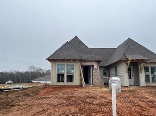 72 Forest Ln, Opelika, AL 36801