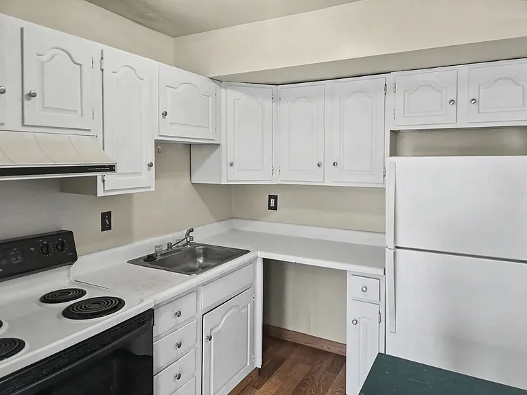 3510 Kenbrooke Ct — Photo 4