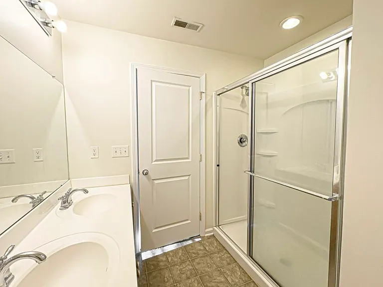 48 S Poplar St — Photo 15