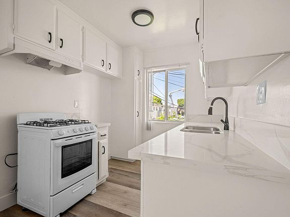 5th image of 1975 S Corning St #11.1