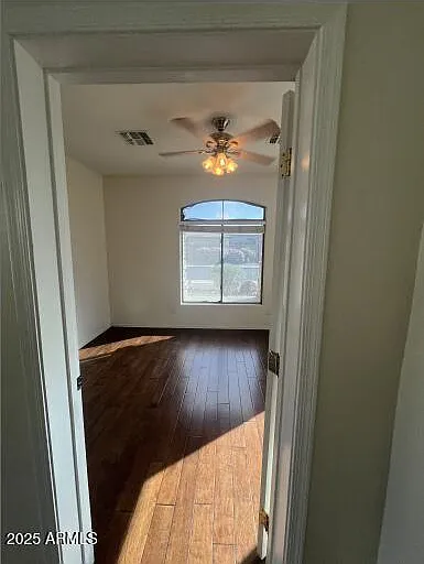576 E Julian Dr — Photo 4