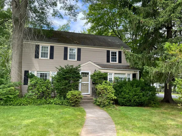 11 Tecumseh Road, West Hartford, CT 06117
