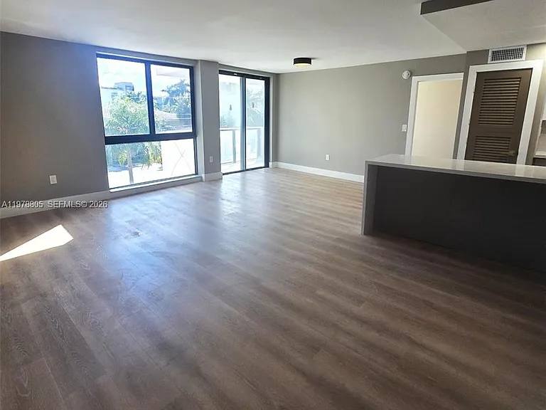 9800 W Bay Harbor Dr #305 — Photo 2