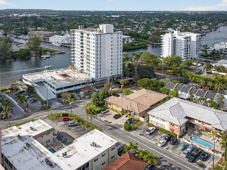1450 N Riverside Dr #101 — Photo 32
