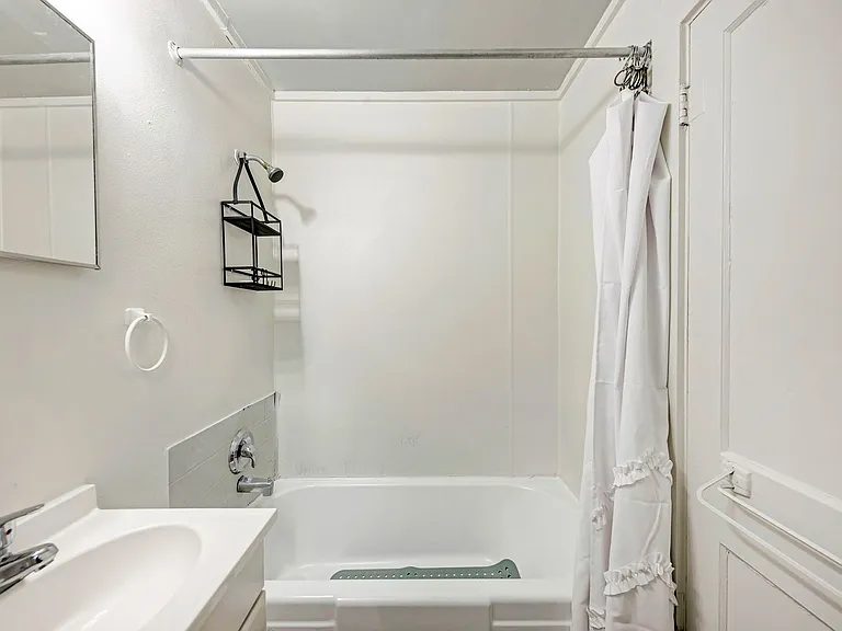 915 W 21st St #1 — Photo 10