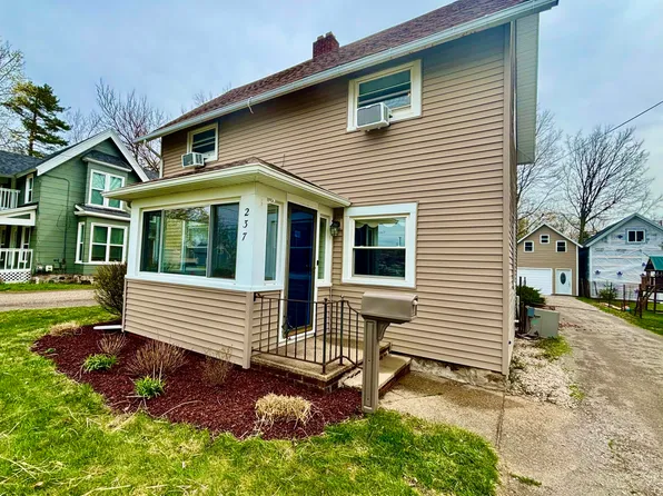 237 S Oliver St, Charlotte, MI 48813