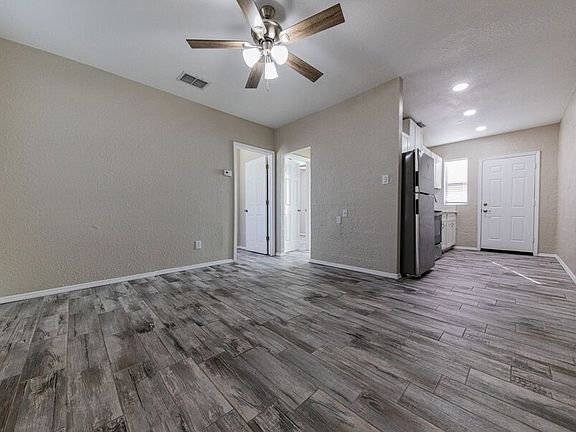 3rd image of 156 Avenue J SE