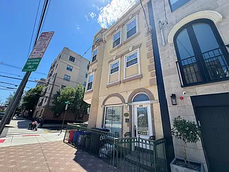 600 Grand Street