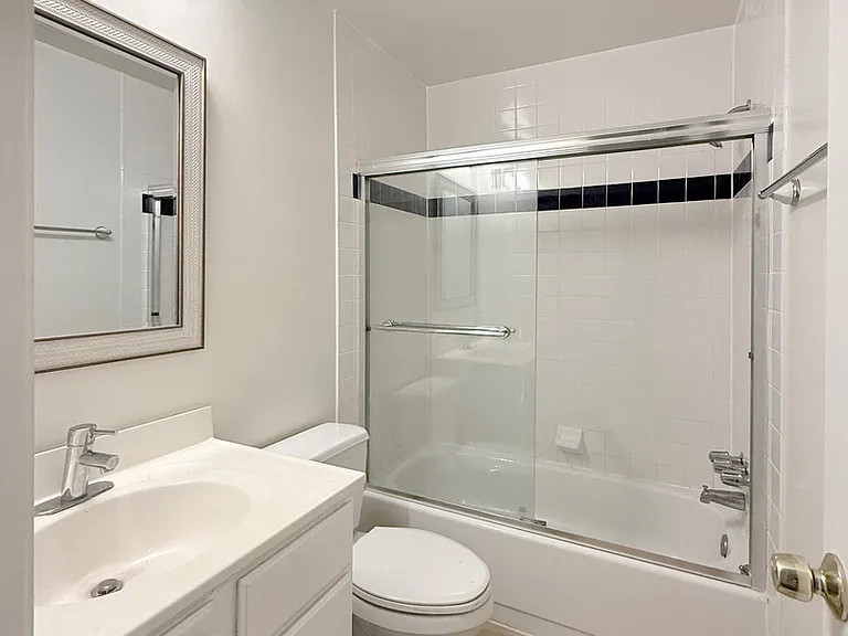 10240 Arizona Cir — Photo 12