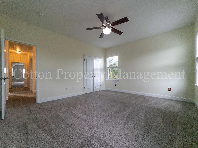 7445 Darius Dr — Photo 31