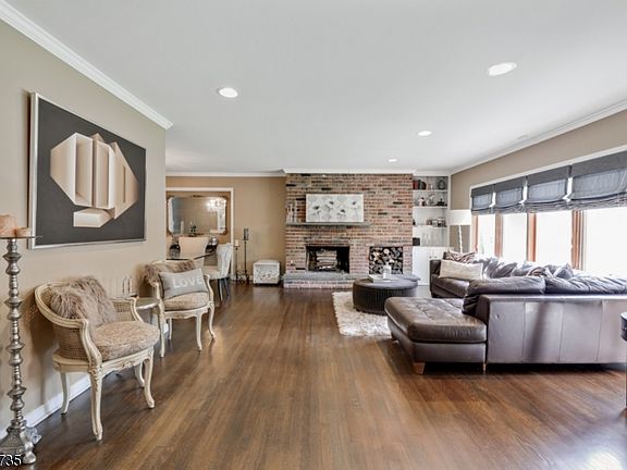 3rd image of 173 Forest Ave