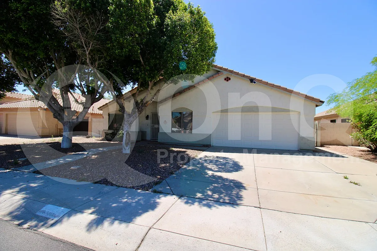 3 bed, 2.0 bath, 2310 sqft, $2,900 — Photo 2