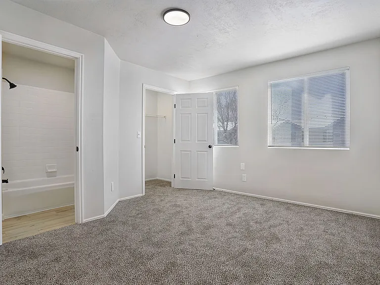 1655 S Riverside Dr — Photo 14