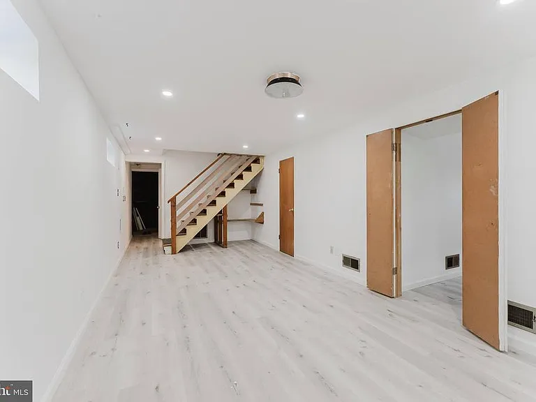 10914 Woodhaven Dr — Photo 17