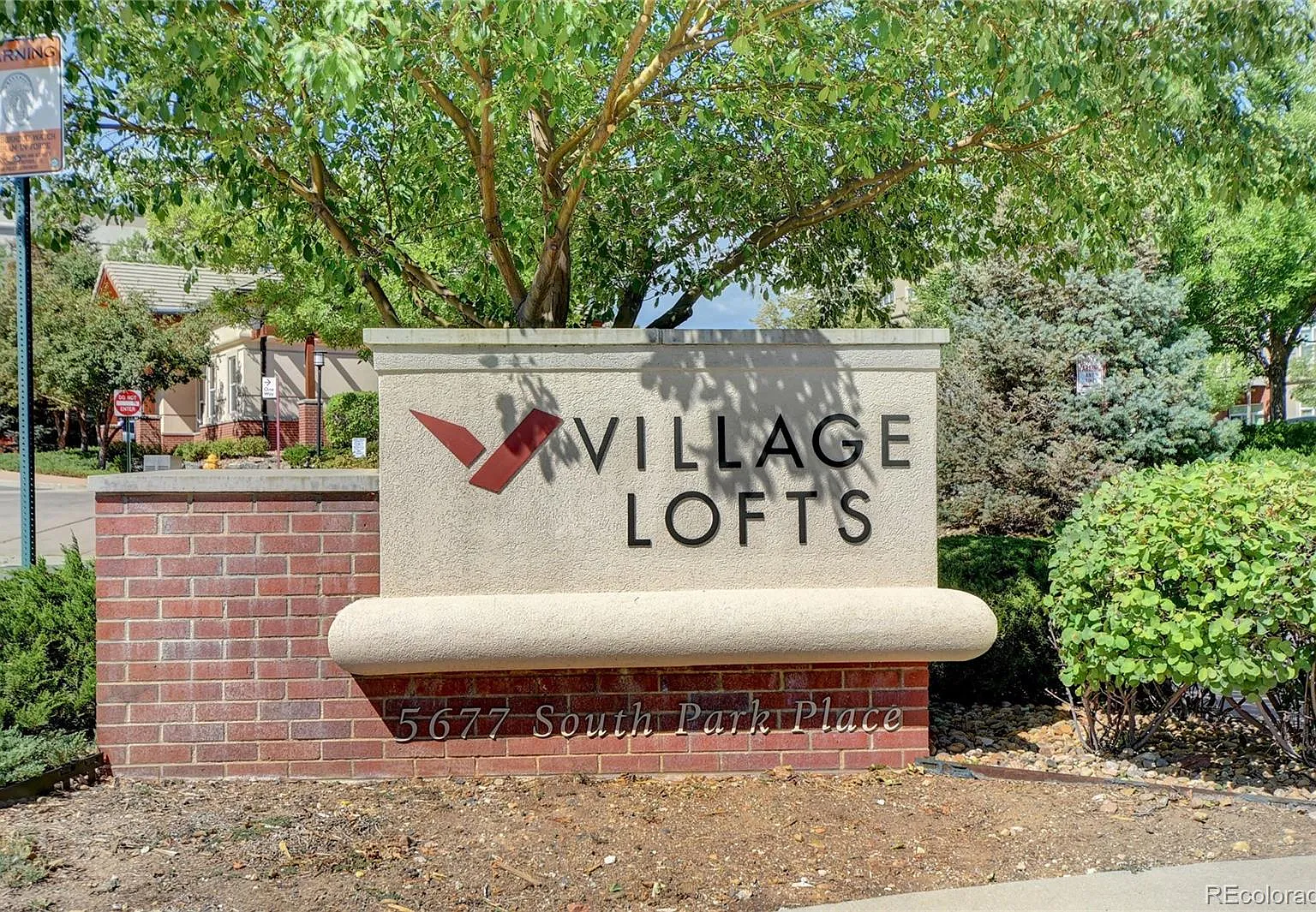 1 bed, 2.0 bath, 967 sqft, $2,450 — Photo 3