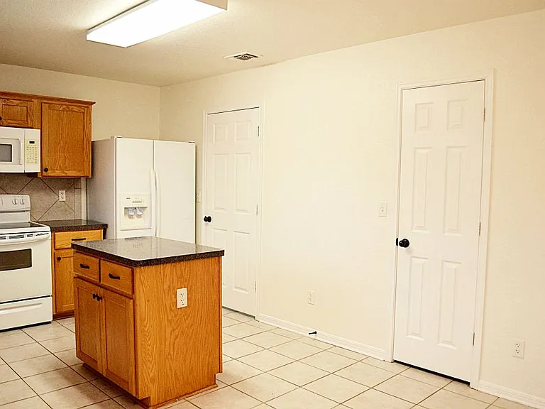 4902 Slate Ct — Photo 11