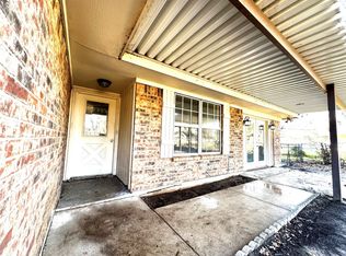 208 Mountain View Dr, Azle, TX 76020