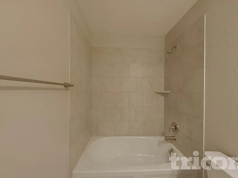 1214 Crescent View Dr — Photo 11