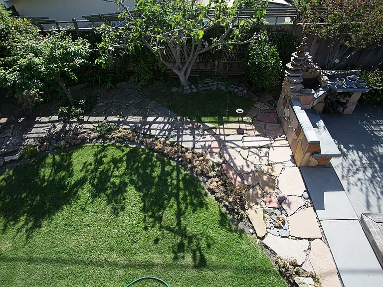 203 Chaucer Dr — Photo 8