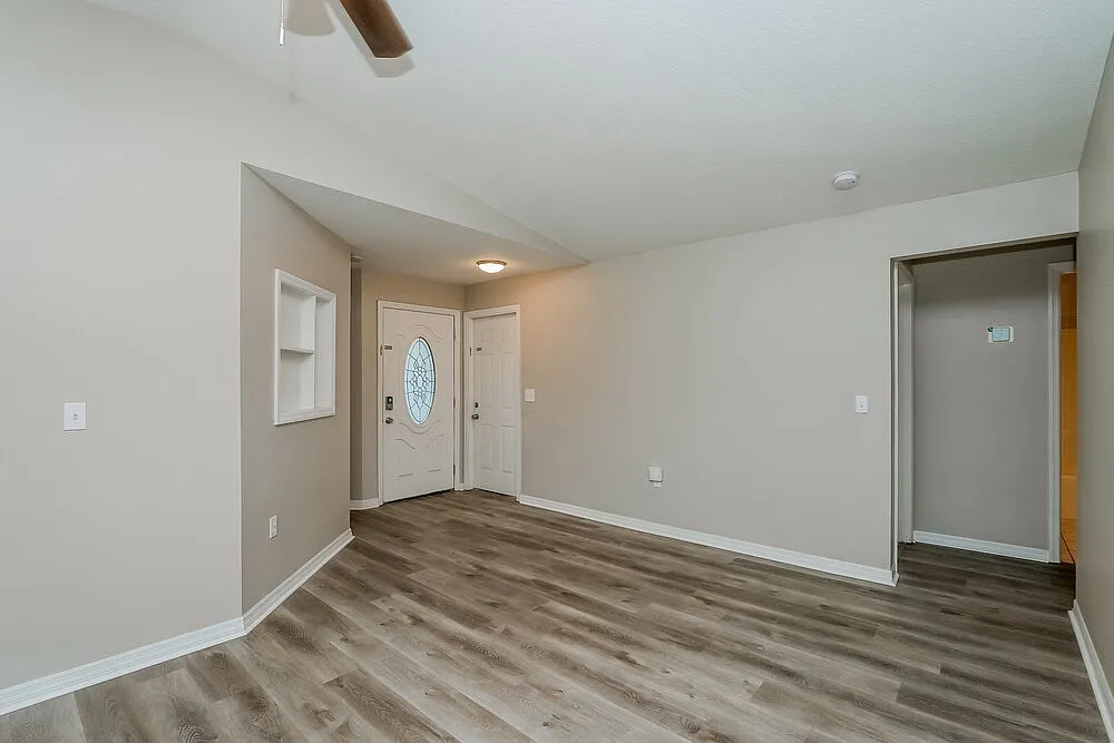 3 bed, 2.0 bath, 1080 sqft, $1,990 — Photo 3