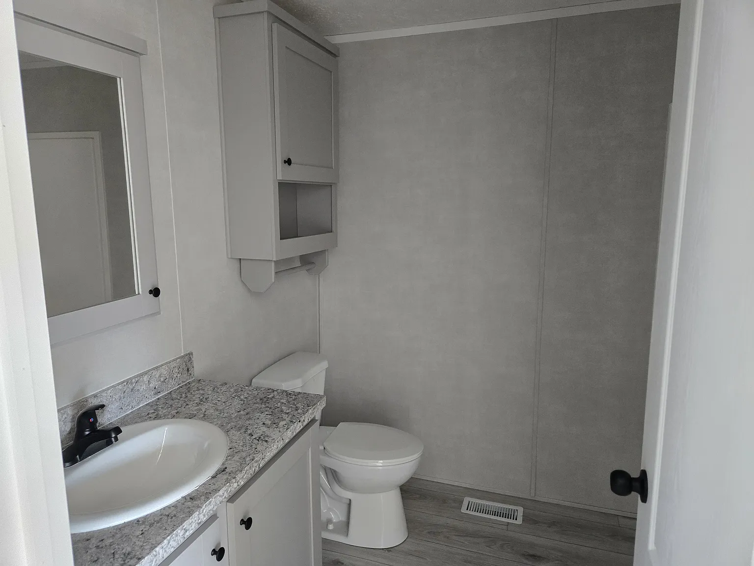 2 bed, 768 sqft, $900 — Photo 2