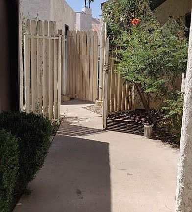 4th image of 1640 S River Dr