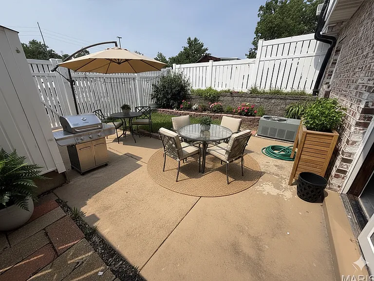 846 Dumont Pl — Photo 6