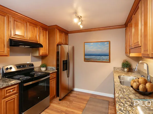 Estada, 12728 33rd Ave NE #404, Seattle, WA 98125