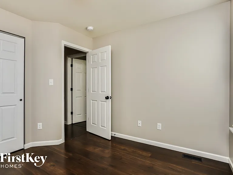 283 Cambridgeshire Ct — Photo 11