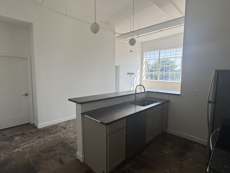 1st image of 305 6th St #11398917
