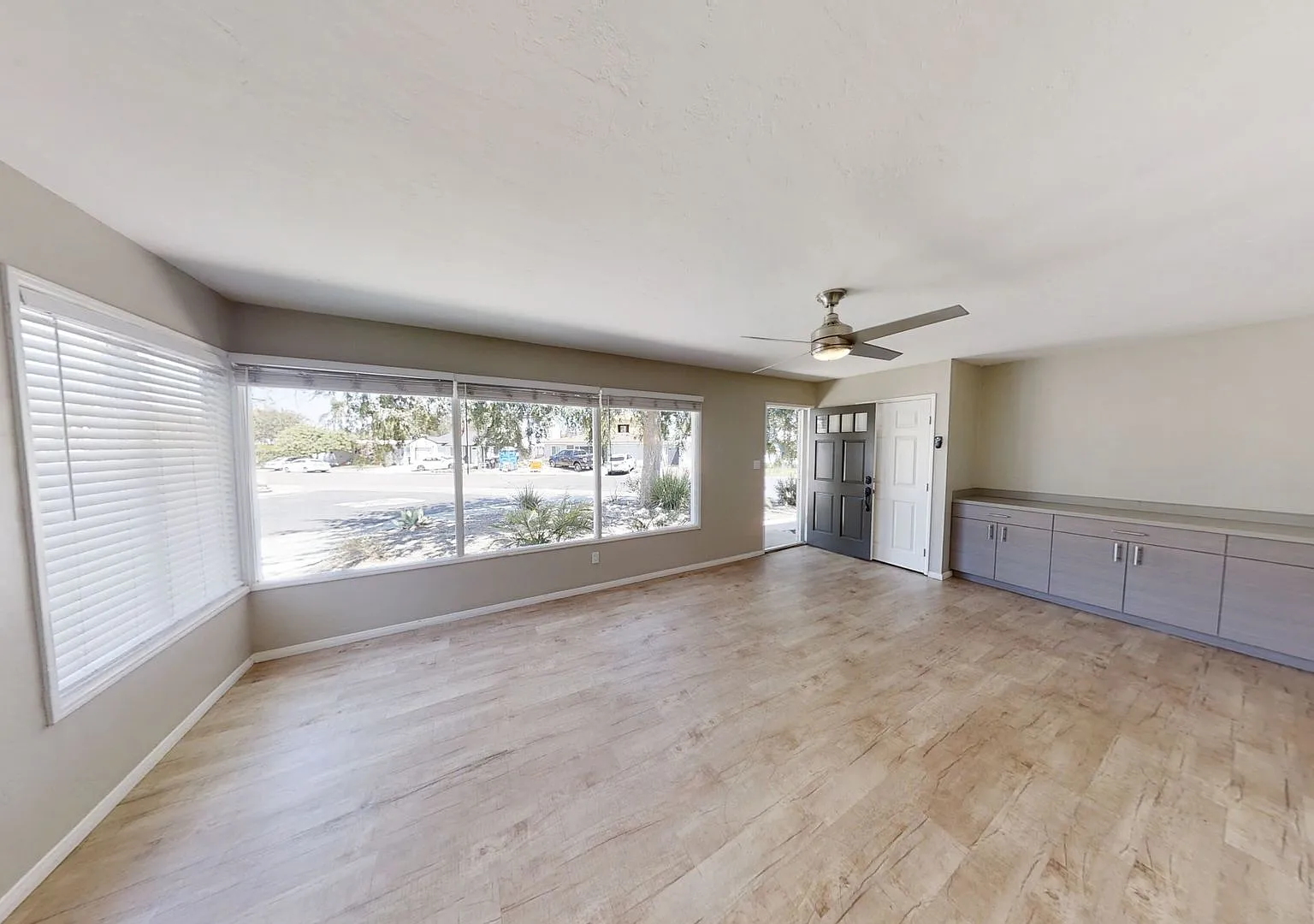 8BD/3BA, Corner of Ewing and Rincon — Photo 4