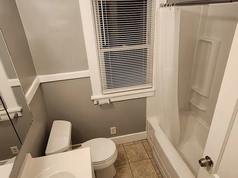 204 Winspear Ave #2 — Photo 17