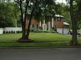 63 Steven Pl, Smithtown, NY 11787